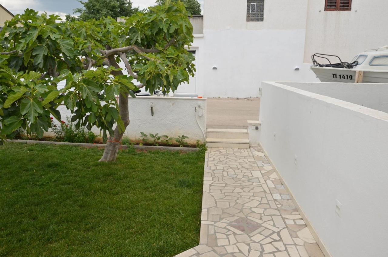 Guesthouse Ana-Maria Pirovac Exterior foto