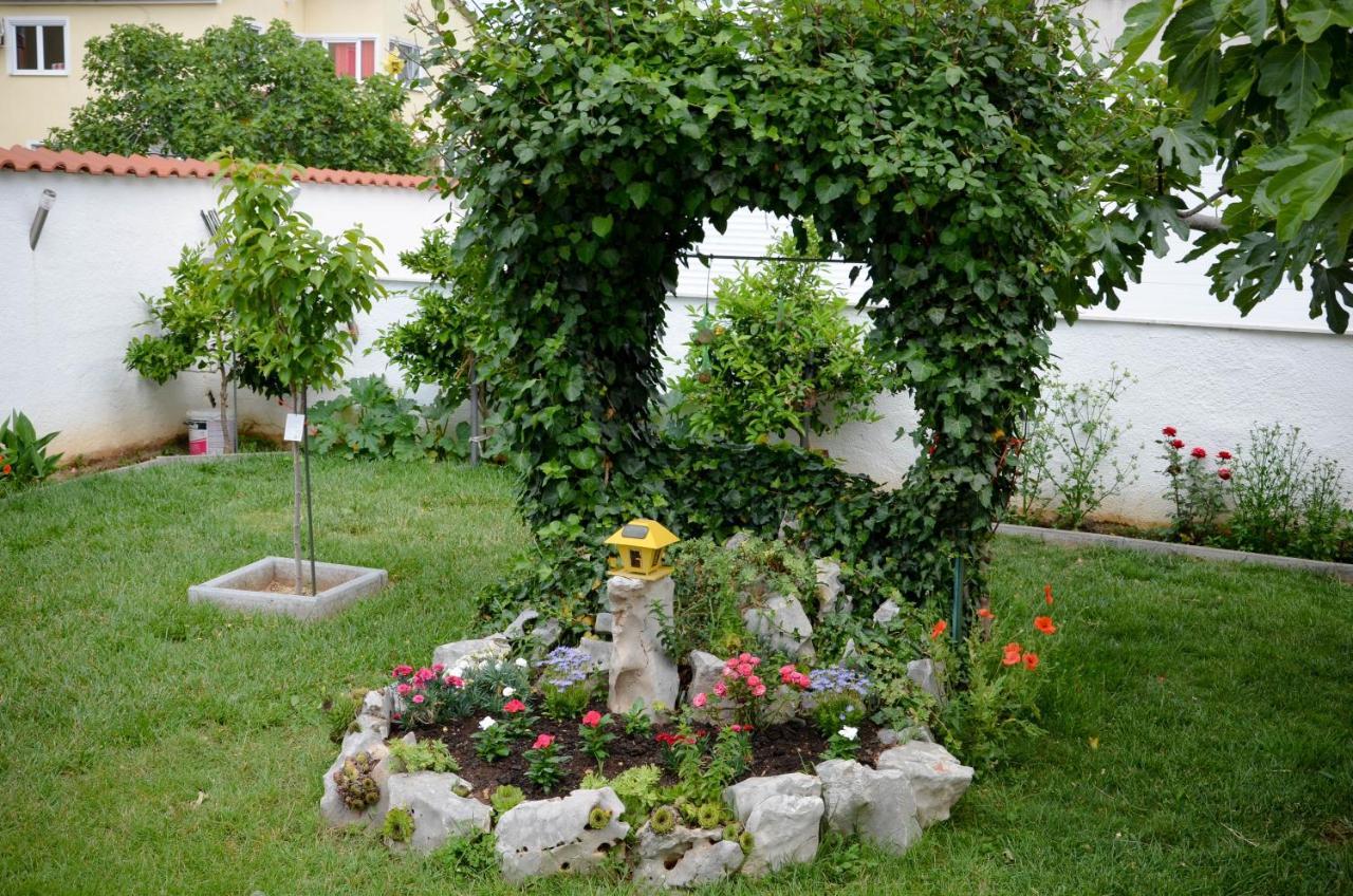 Guesthouse Ana-Maria Pirovac Exterior foto