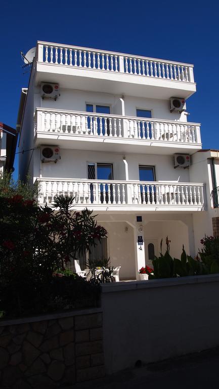 Guesthouse Ana-Maria Pirovac Exterior foto